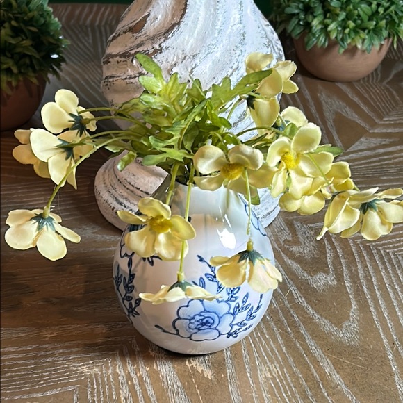 Other - NEW! Vintage Inspired Blue & White Floral Chinoiserie Ceramic Vase Centerpiece